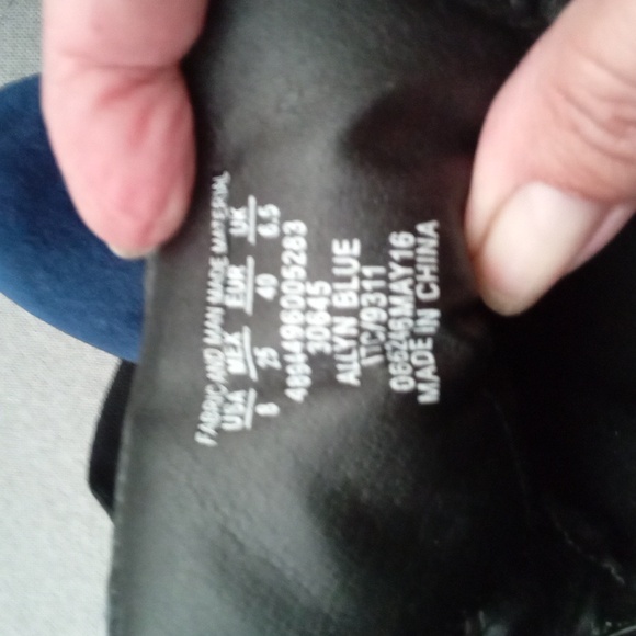 Shoes - Picture 5 of 5